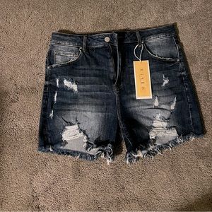 Women high waisted Risen shorts